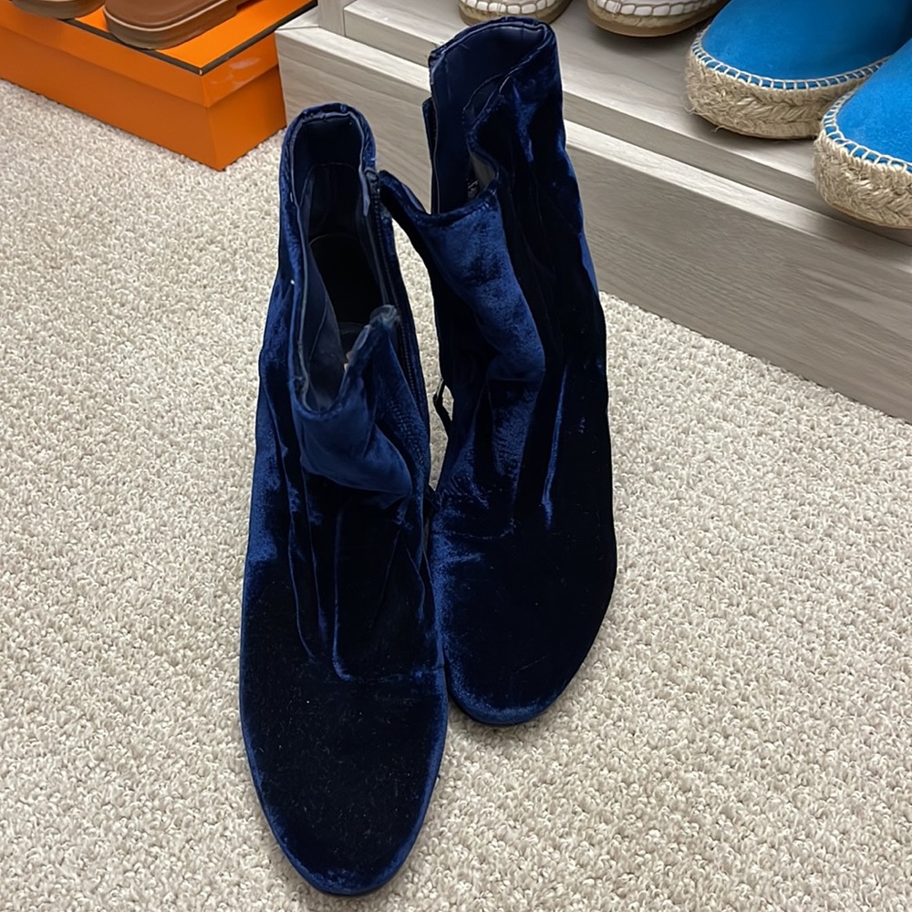Sam Edelman velour booties - Picture 2 of 4